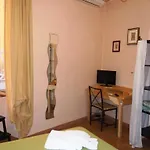 Il Grillo Ai Fori Romani