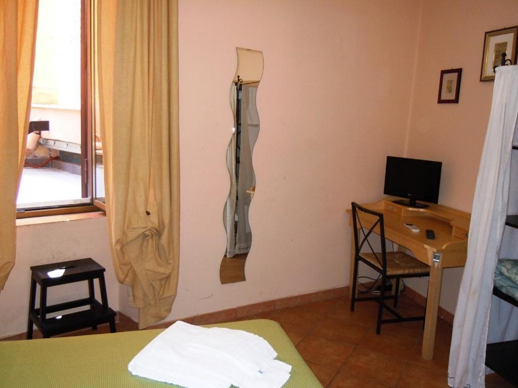 Hotel Il Grillo Ai Fori Romani 5*